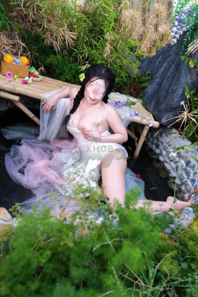 Ảnh bìa Hạnh Ngân