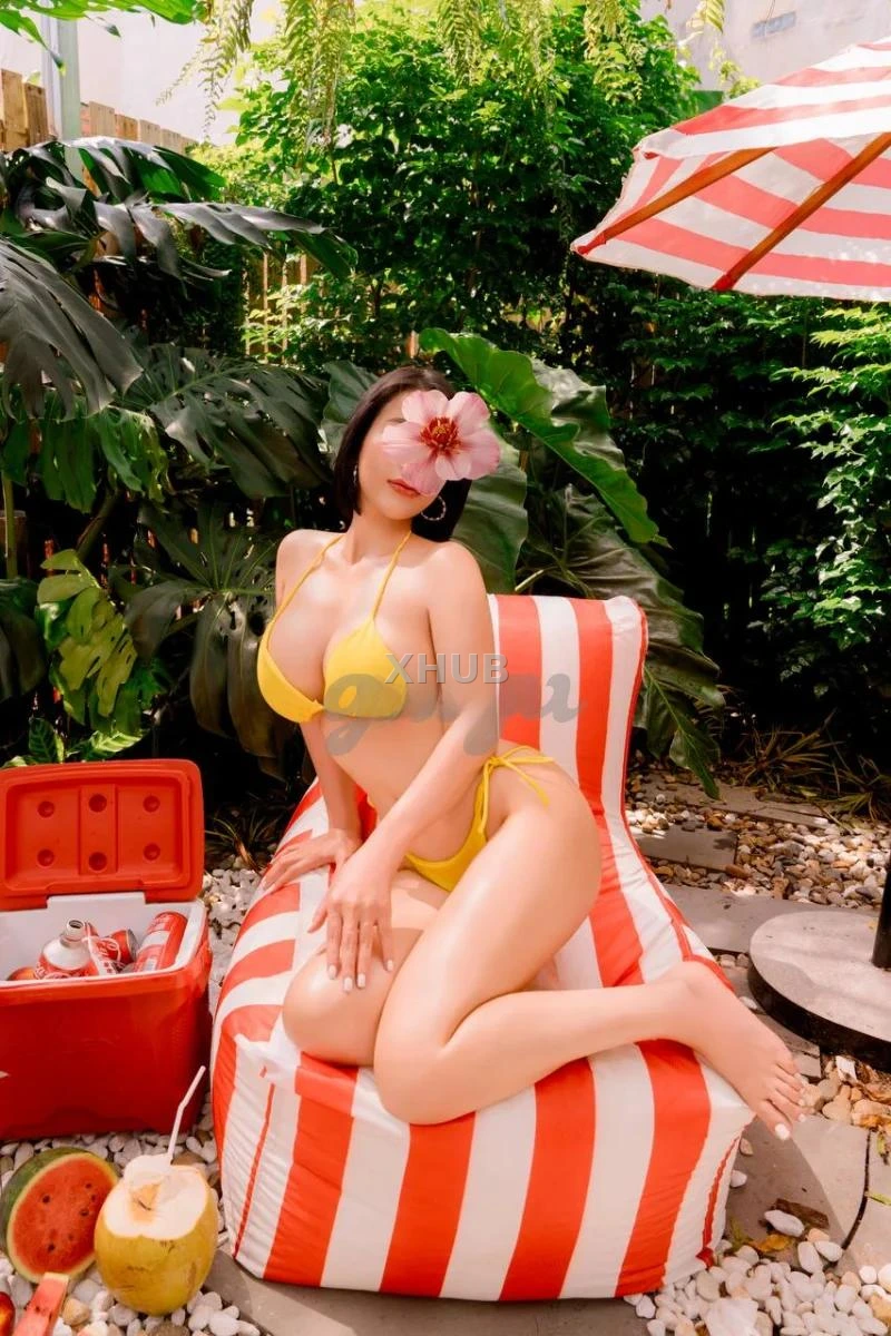 Cẩm Như - Mùa Hè Rực Lửa Với Cô Nàng Nóng Bỏng