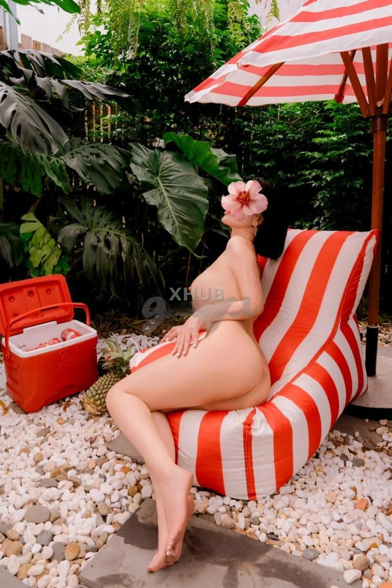Cẩm Như - Mùa Hè Rực Lửa Với Cô Nàng Nóng Bỏng