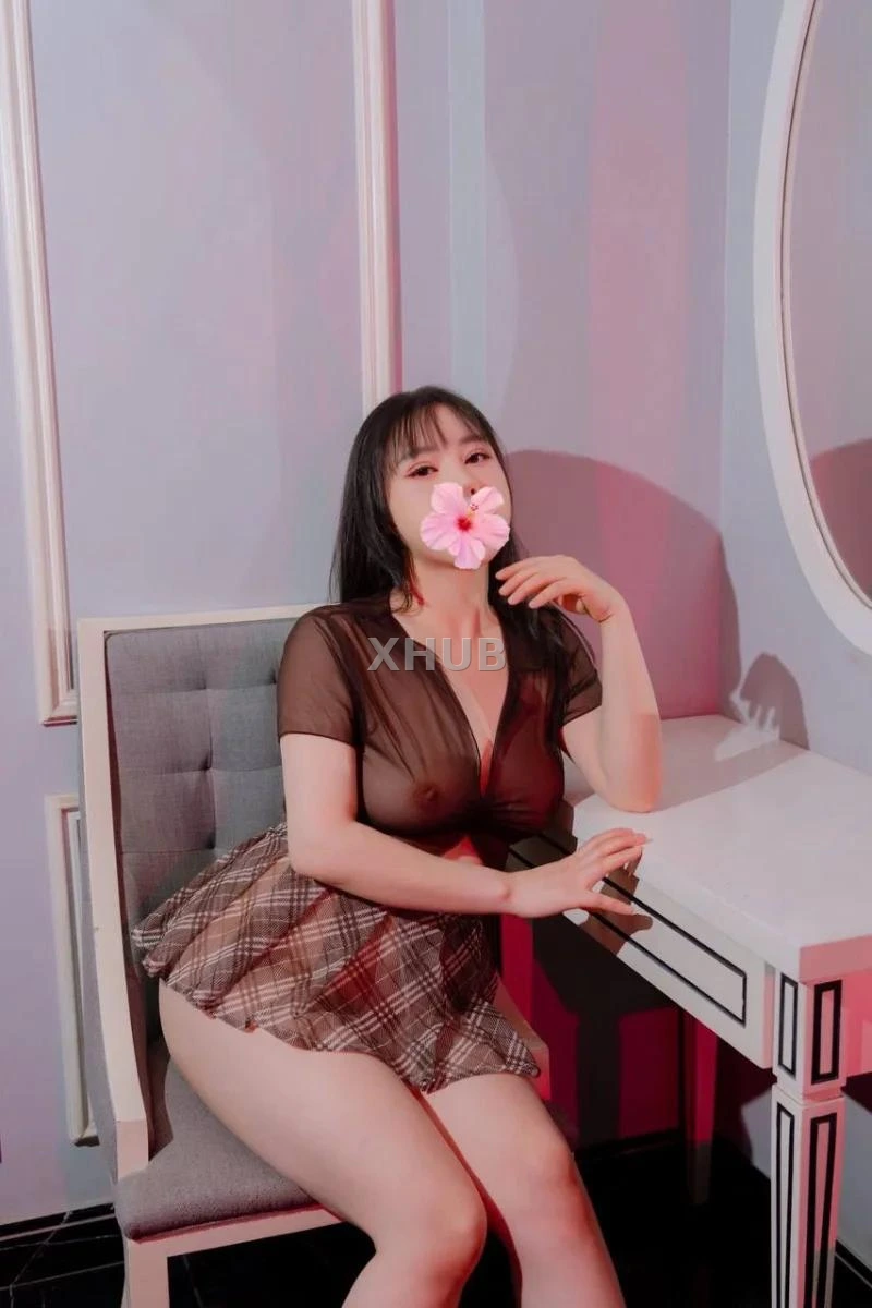 Ảnh bìa Ly Ly