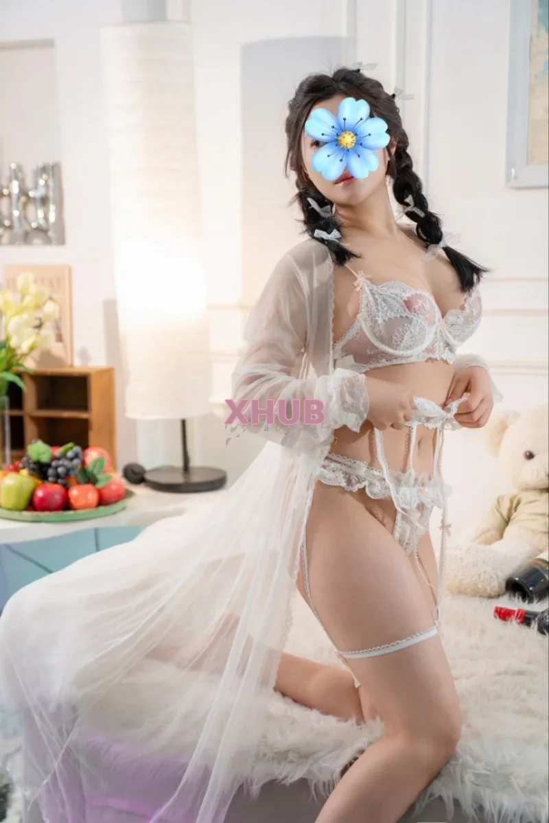 BÉ HUYỀN XINH DÂM ĐÁNG YÊU_ VÚ SIÊU ĐẸP_MÔNG CONG