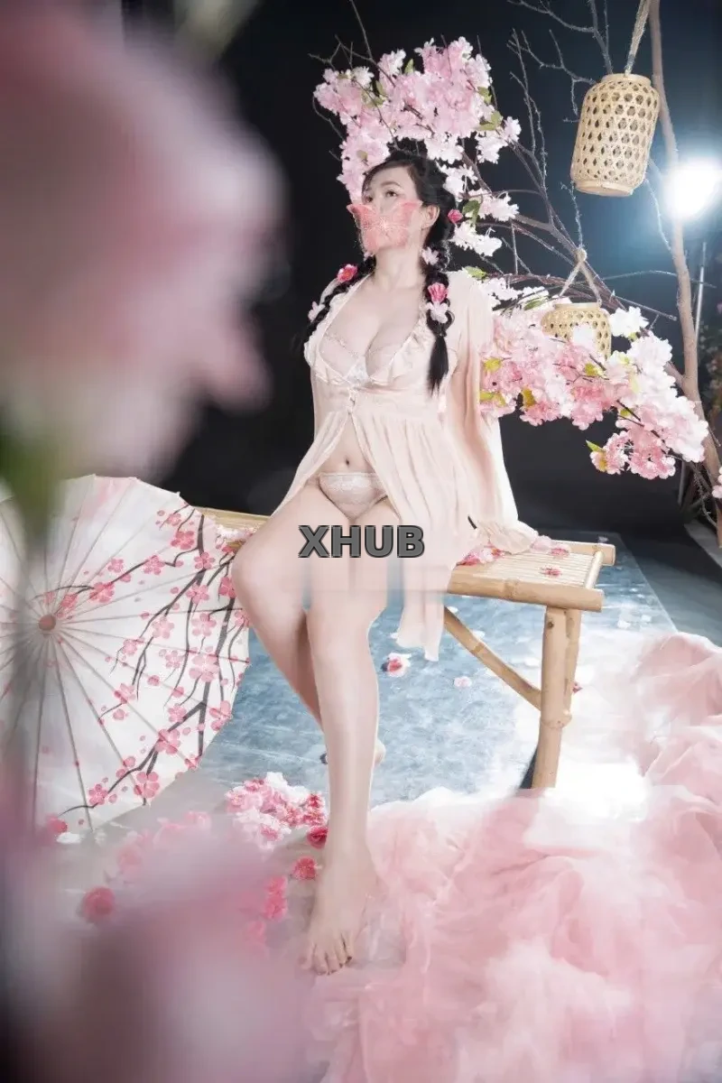 Ảnh bìa MỸ HUYỀN