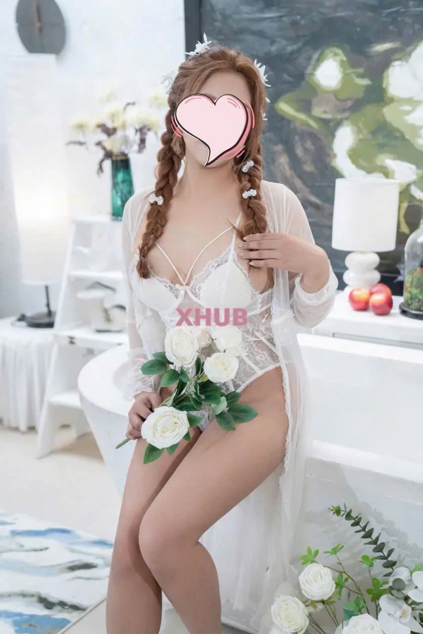 Ảnh bìa LY LY